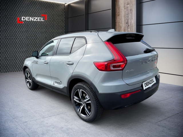 Bild 2: VOLVO PKW XC40 Plus, T2 Automatikgetriebe, Benzin, Dark