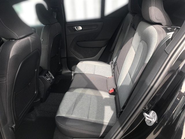 Bild 7: VOLVO PKW XC40 Core, T2 Automatikgetriebe, Benzin