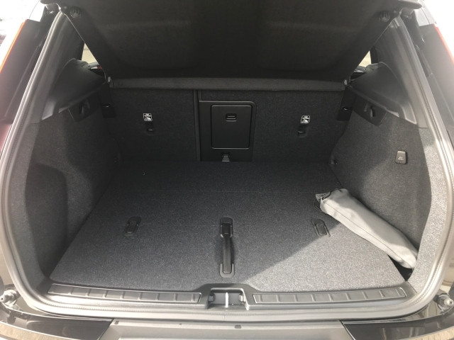 Bild 8: VOLVO PKW XC40 Core, T2 Automatikgetriebe, Benzin