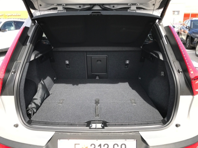 Bild 8: VOLVO PKW XC40 Core, T2 Automatikgetriebe, Benzin