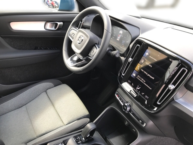 Bild 5: VOLVO PKW XC40 Core, T2 Automatikgetriebe, Benzin