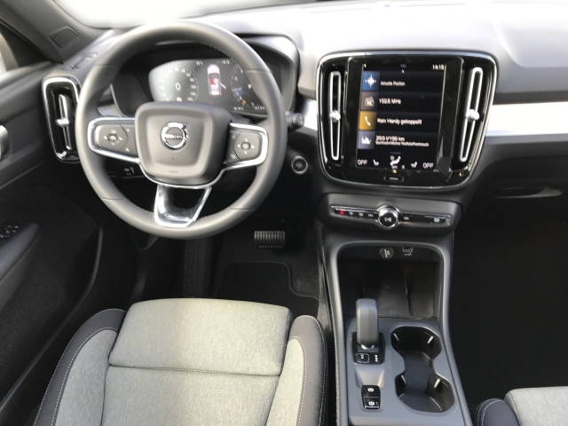 Bild 6: VOLVO PKW XC40 Core, T2 Automatikgetriebe, Benzin