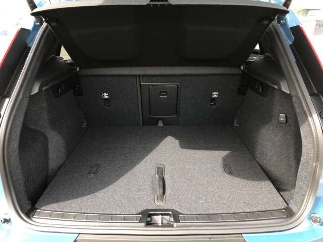 Bild 8: VOLVO PKW XC40 Core, T2 Automatikgetriebe, Benzin