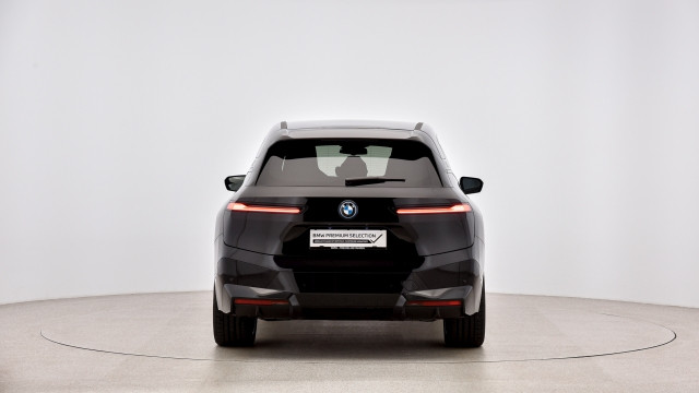 Bild 10: BMW iX xDrive40 i20