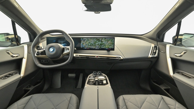Bild 1: BMW iX xDrive40 i20