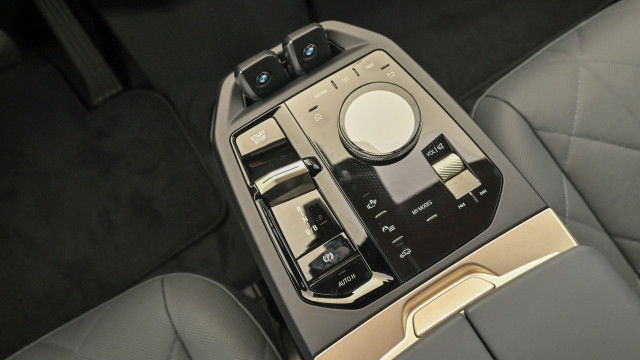 Bild 3: BMW iX xDrive40 i20