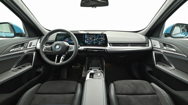 Bild 1: BMW iX1 xDrive30 U11