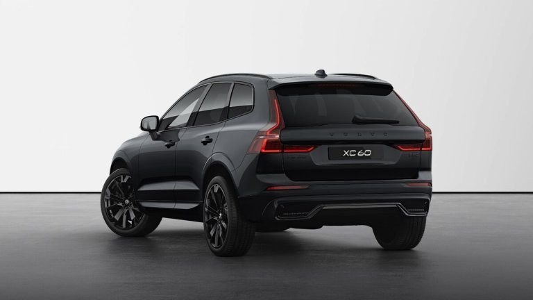 Bild 2: VOLVO PKW XC60 Black Edition Plus, T6 Plug-in Hybrid, Elektrisch/Benzi