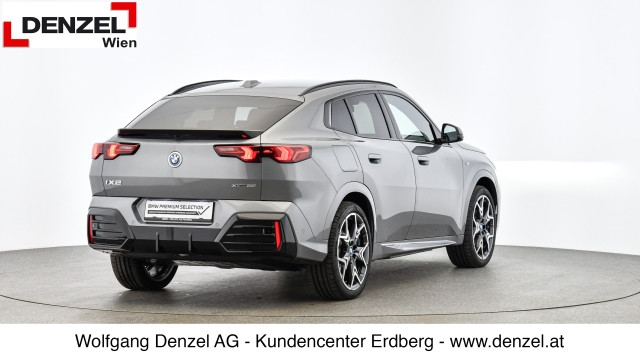 Bild 3: BMW iX2 xDrive30 U10 XE2