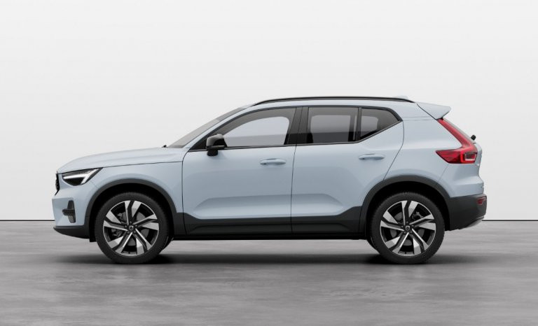 Bild 1: VOLVO PKW XC40 B3 Plus Dark