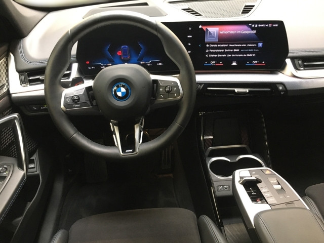 Bild 6: BMW iX1 xDrive30 U11