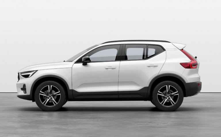 Bild 1: VOLVO PKW XC40 Plus, B4 Mild Hybrid, Benzin, Dark