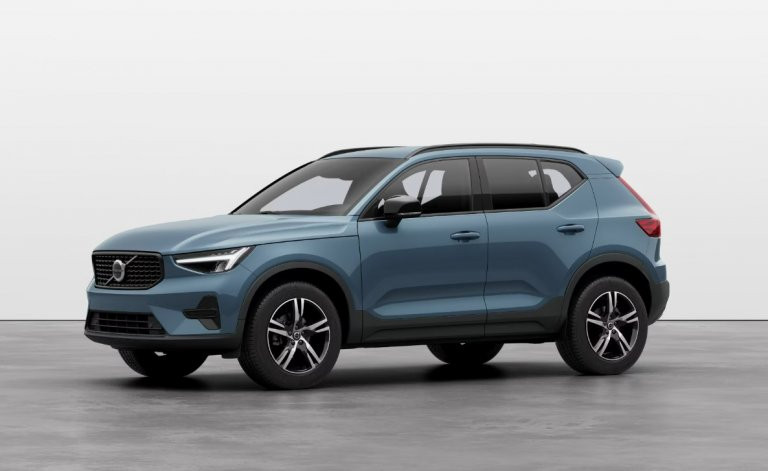 Bild 0: VOLVO PKW XC40 Plus, B3 Mild Hybrid, Benzin, Dark