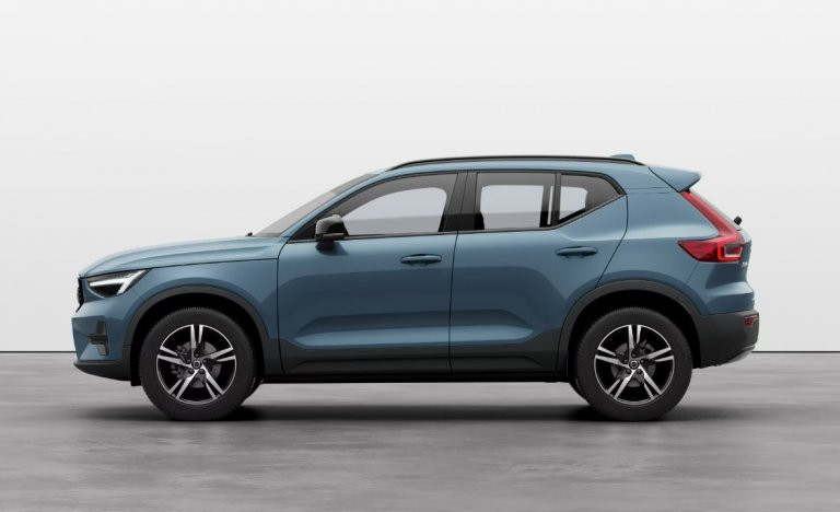 Bild 1: VOLVO PKW XC40 Plus, B3 Mild Hybrid, Benzin, Dark