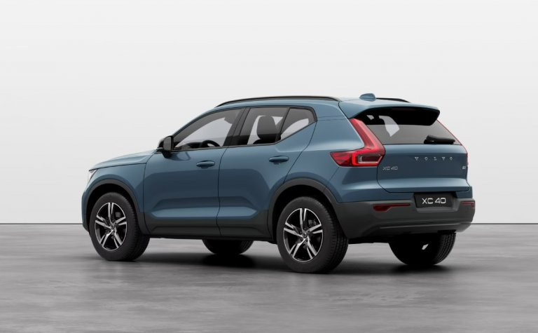 Bild 2: VOLVO PKW XC40 Plus, B3 Mild Hybrid, Benzin, Dark