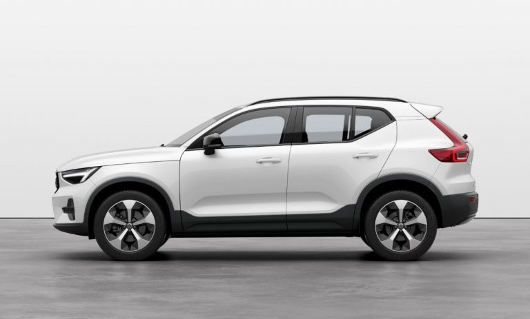 Bild 1: VOLVO PKW XC40 Plus, B3 Mild Hybrid, Benzin, Dark