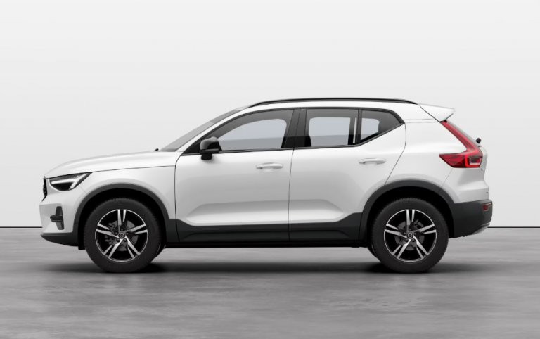 Bild 1: VOLVO PKW XC40 Plus, B4 Mild Hybrid, Benzin, Dark