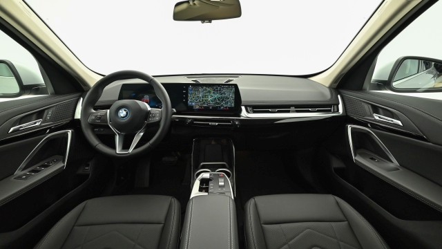 Bild 1: BMW iX1 xDrive30 U11