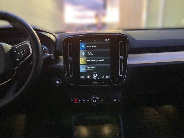 Bild 7: VOLVO PKW XC40 D3 Momentum AWD