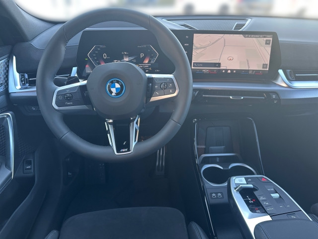 Bild 6: BMW iX2 eDrive 20 U10