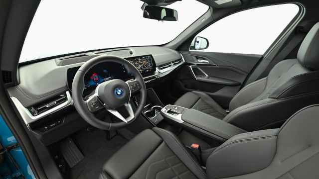 Bild 4: BMW iX1 xDrive30 U11